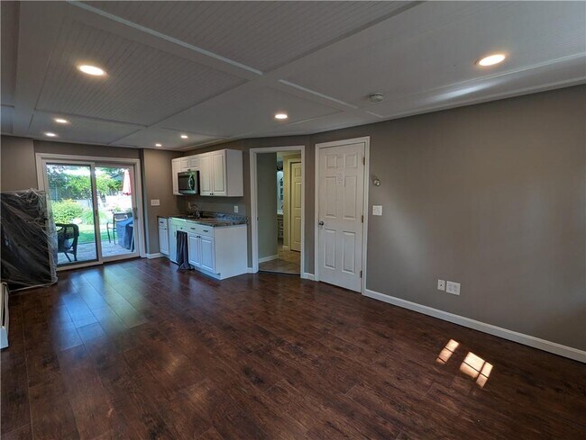 Building Photo - 39 Basswood Dr
