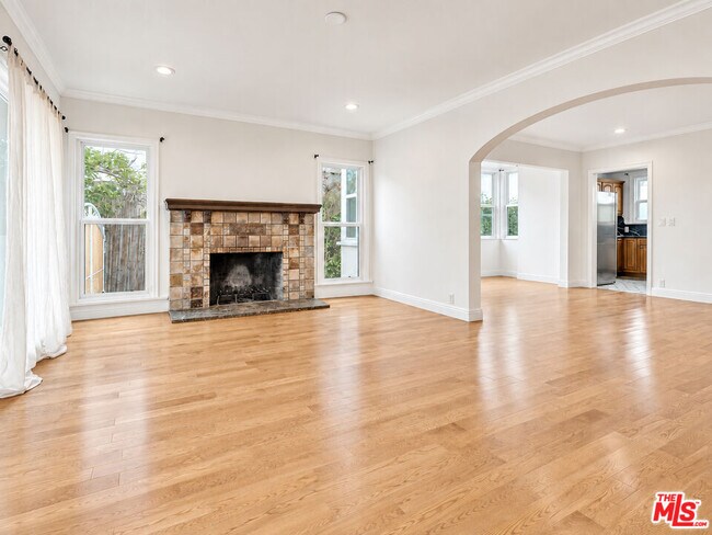 Building Photo - 409 N Kilkea Dr
