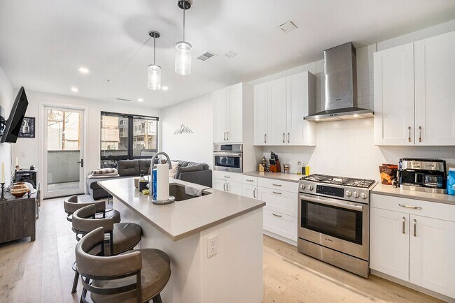 Foto del edificio - Beautiful Modern 1BR in Prime LoHi Locatio...