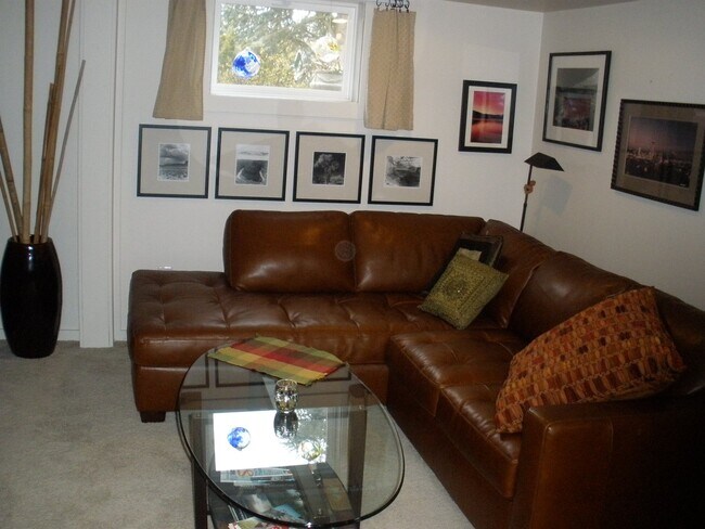 Foto del edificio - Cozy Studio Apartment with ALL Utilities I...