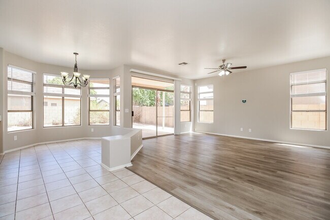 Building Photo - 1356 E Black Diamond Dr
