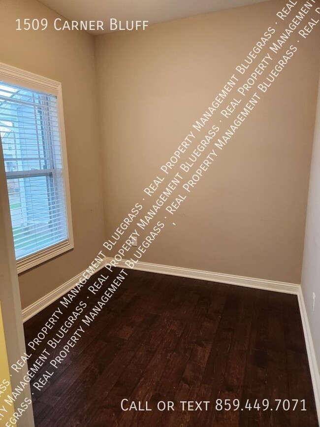 Building Photo - Amazing Find! 4 Bedroom 2.5 Bath in Summer...