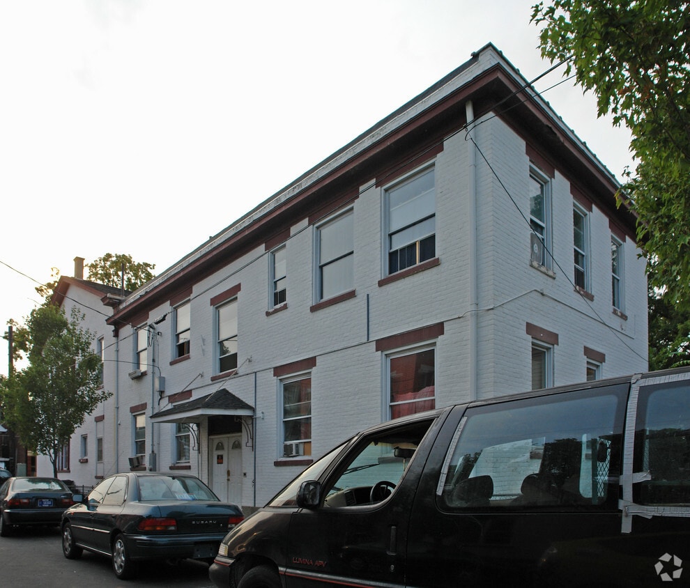 Primary Photo - 1821 Madison Ave