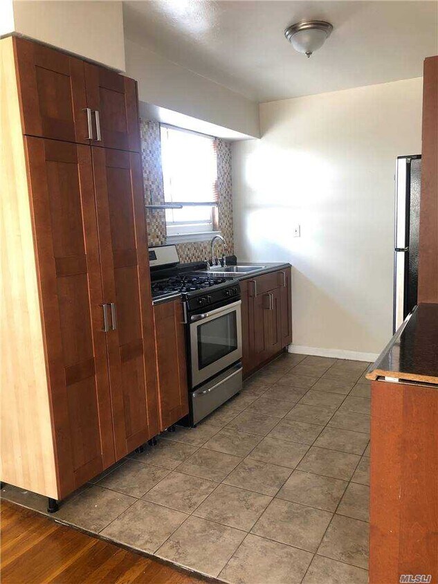 6401 Borden Ave, Queens, NY 11378 Room for Rent in Queens, NY