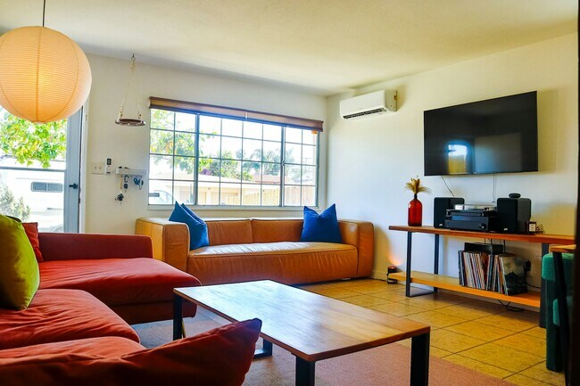 Foto del edificio - 565 Madrona St