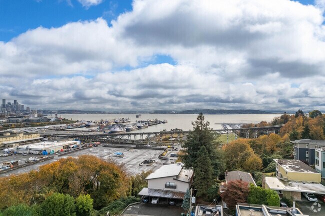 Exterior - 2323 W Plymouth St