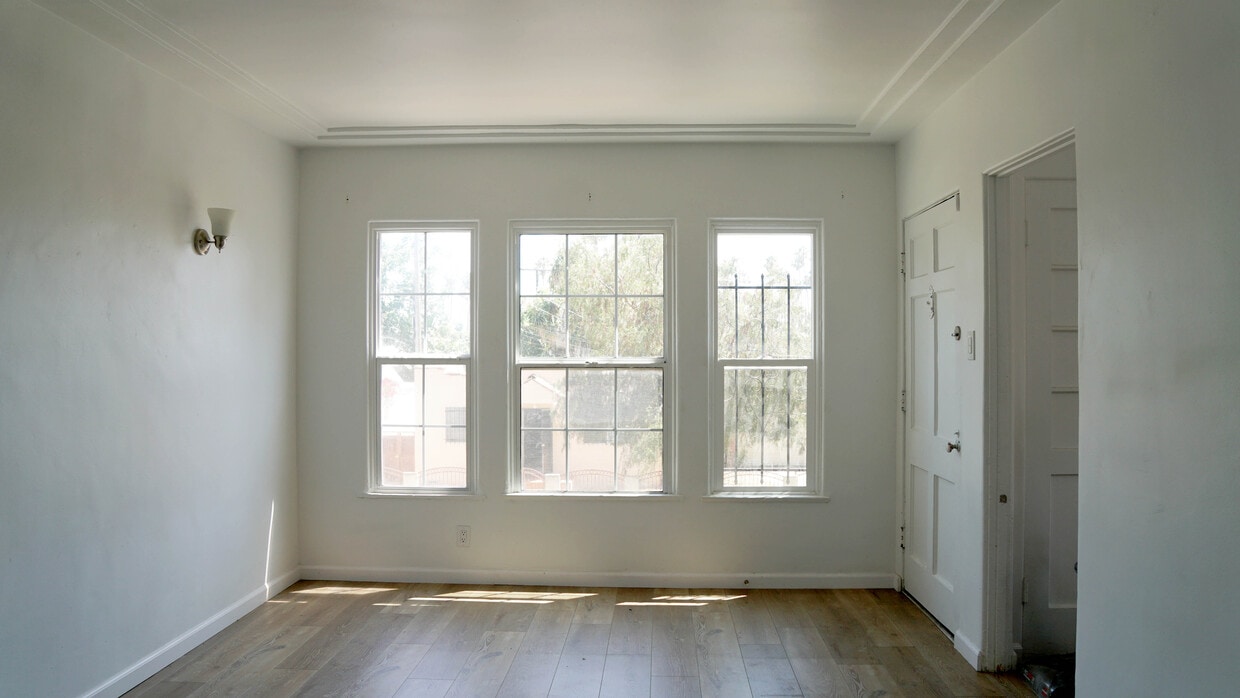 Primary Photo - 2069 W 52nd St