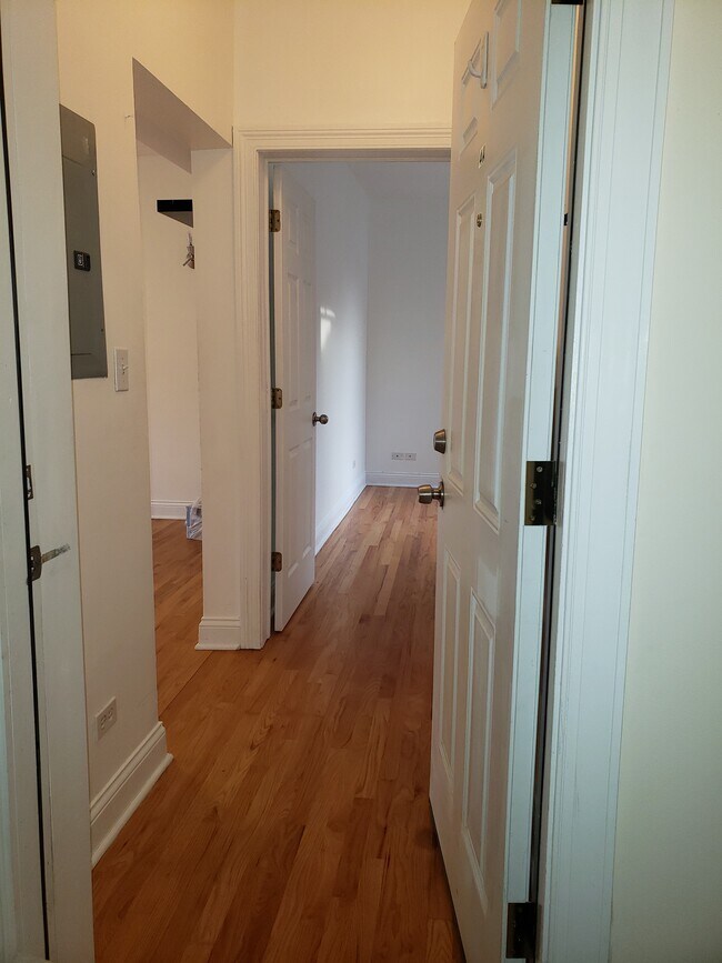 Foto del edificio - 6812 N Wayne Ave