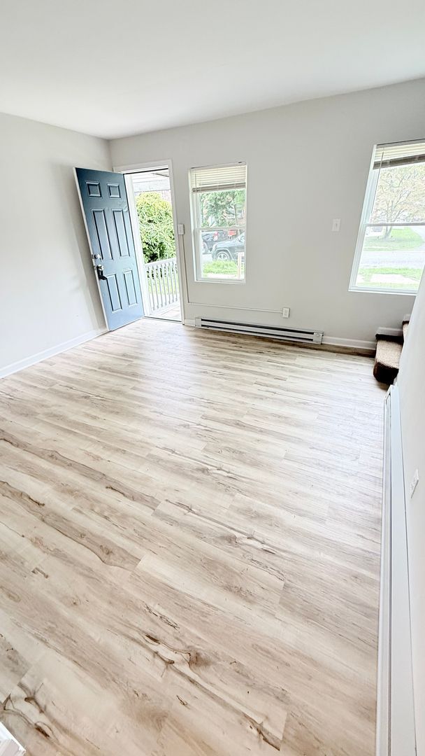Foto del edificio - 2BR Townhome in Claymont | Near I-95 & Transit