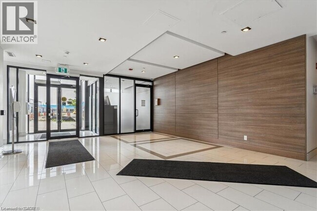 Photo du bâtiment - 5240 Dundas St