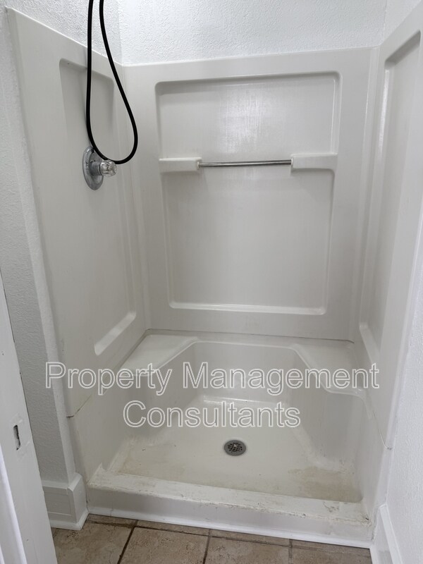 Foto del edificio - 1014 E 1st St