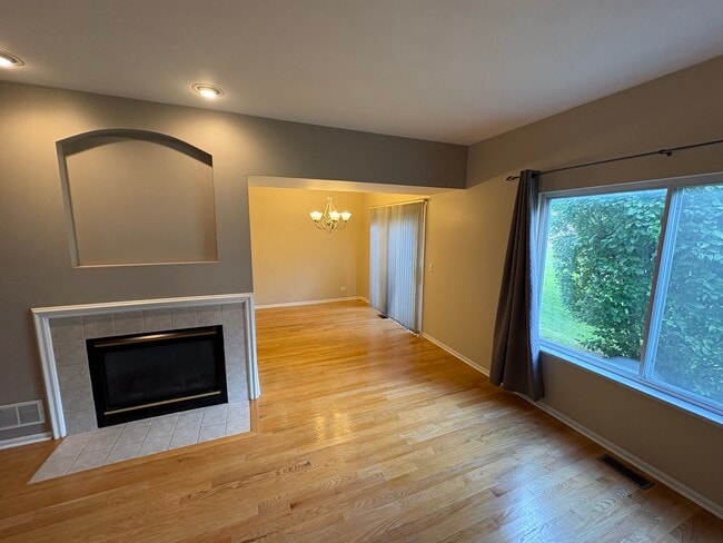 Foto del edificio - 2221 Stoughton Dr
