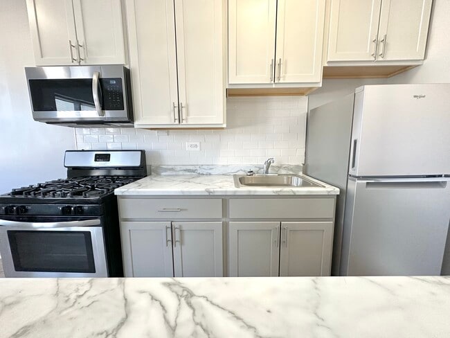 4756 Maplewood Studio - L - Alquilado - 4756 N Maplewood Ave