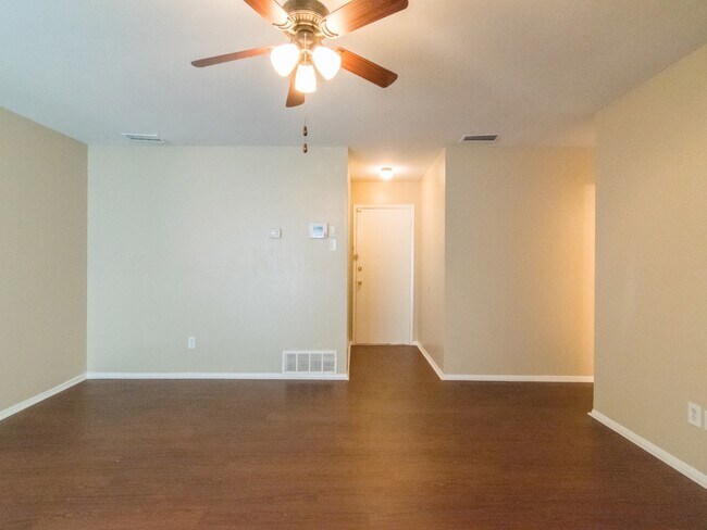 Foto del edificio - 12104 Bishop Dr