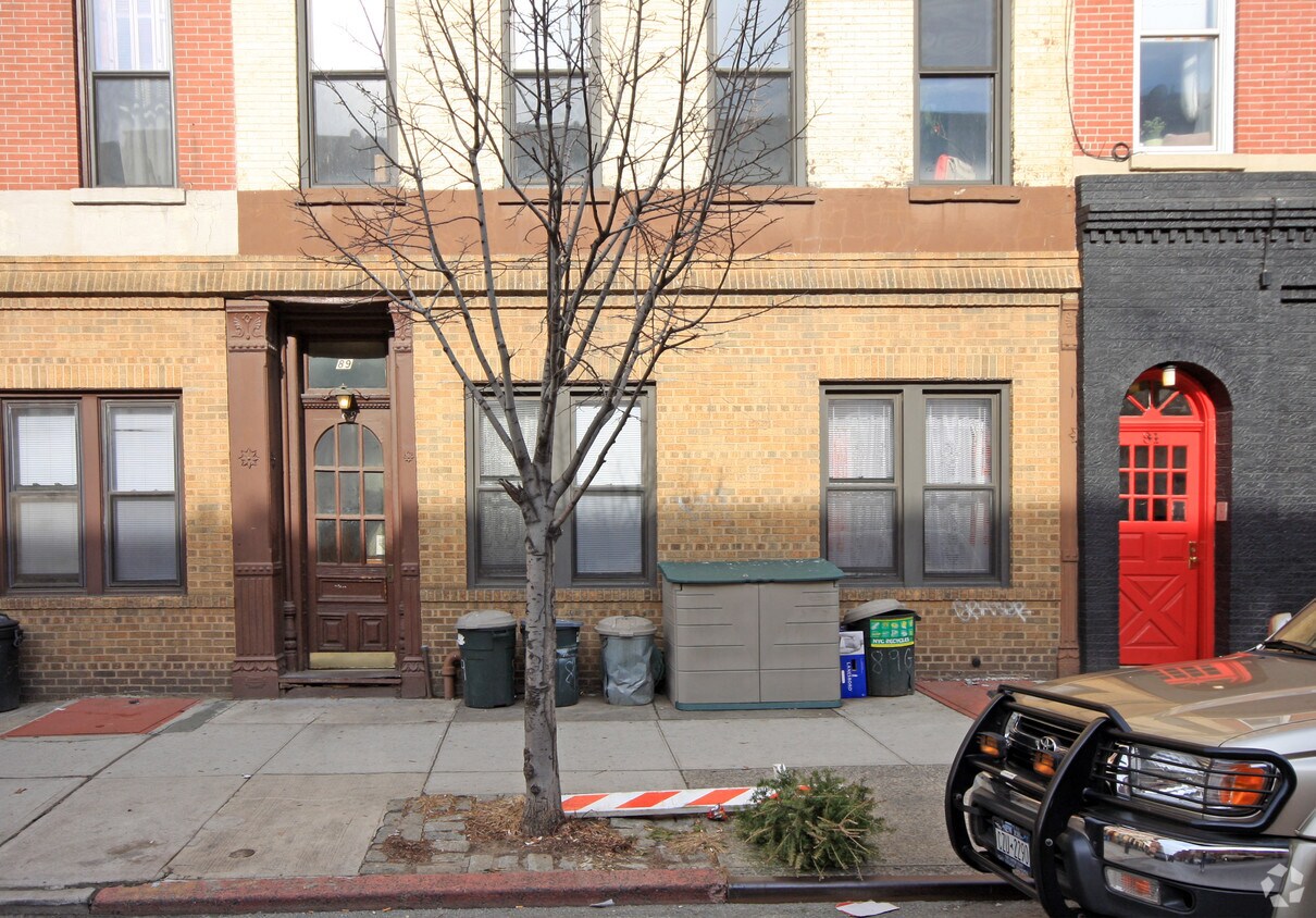 Building Photo - 89 Greenpoint Ave
