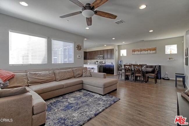 Building Photo - 3554 Albion Dr