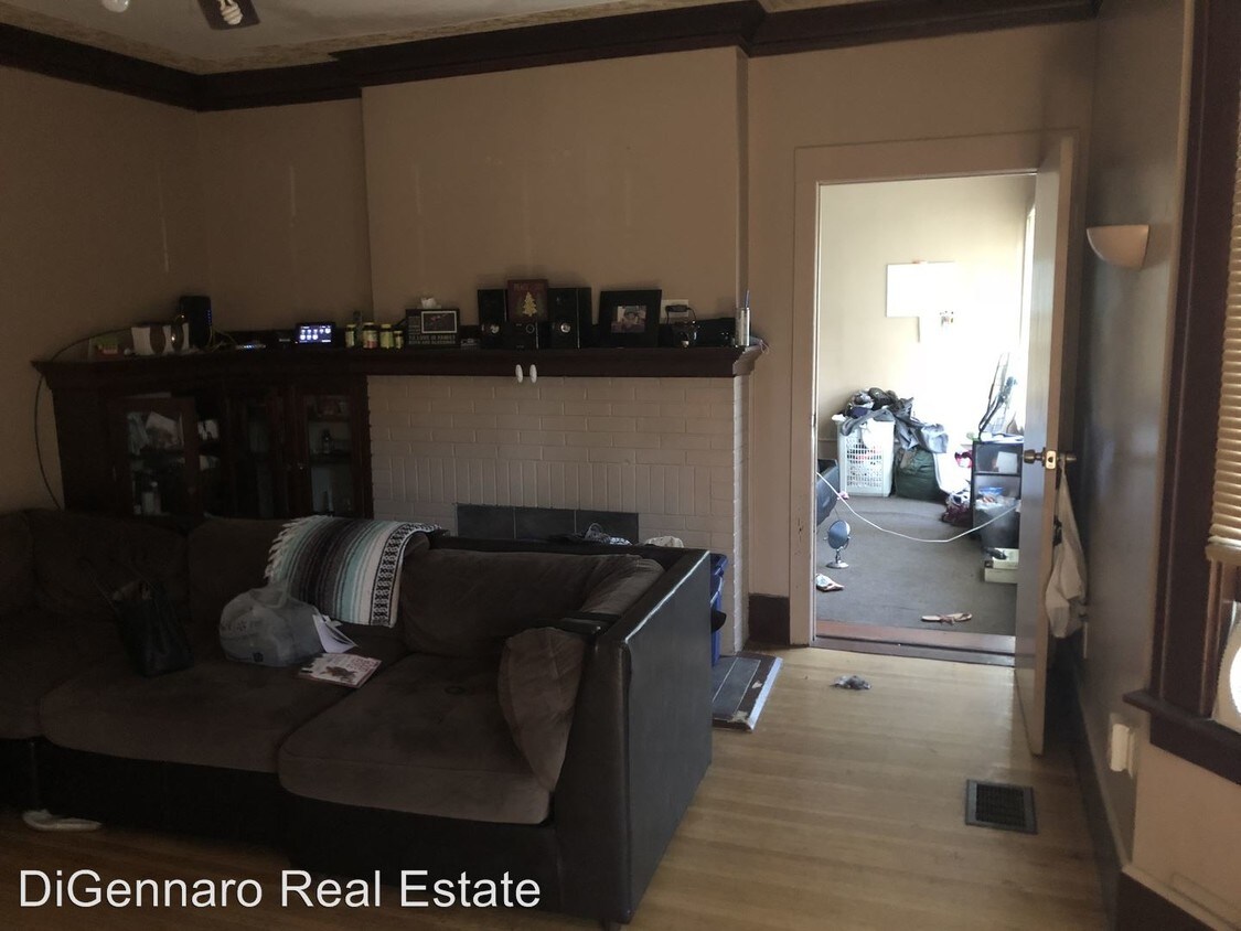 Building Photo - 3 br, 1 bath Apartment - 1211 lake ave