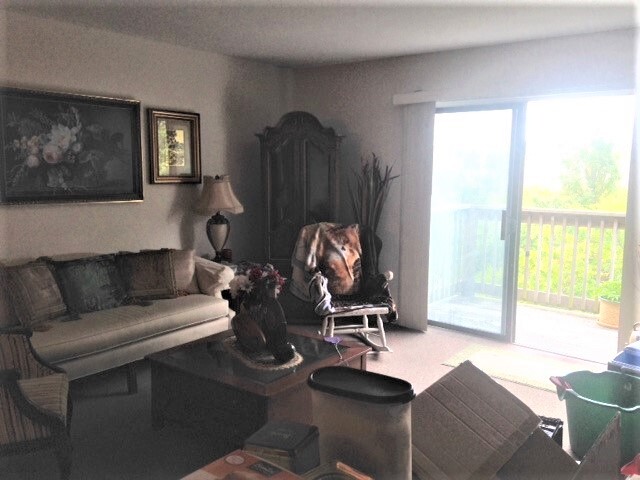 Family Room Photo in the Building - 731 Old Grand Ave