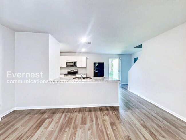 Foto del edificio - Lovely 3-Bedroom Home with Modern Amenitie...
