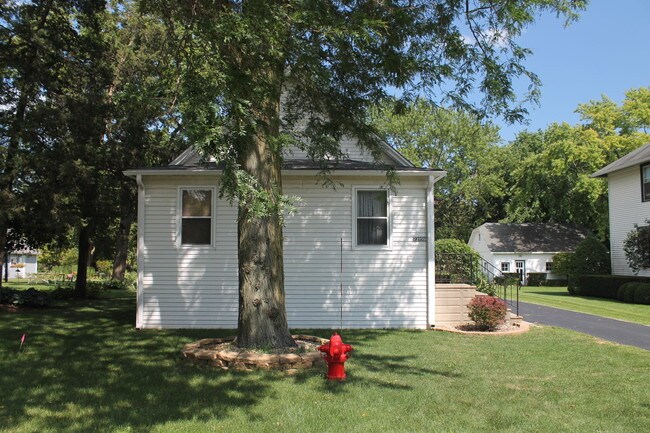 Building Photo - 23159 Prairie Rd