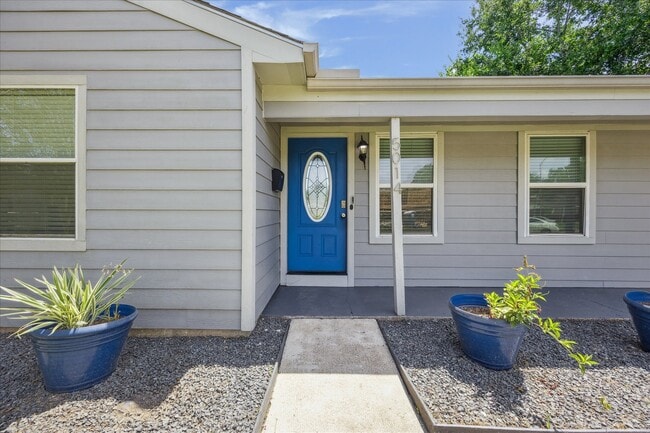 Foto del edificio - 5014 Yellowstone Blvd