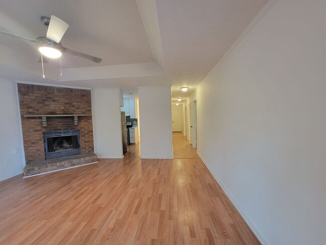 Building Photo - Fully Renovated 3BR/2BA Ranch-Style Townhome – SS Appliances &  Washer/Dryer