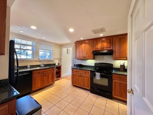 Foto del edificio - 54 Simonds Rd