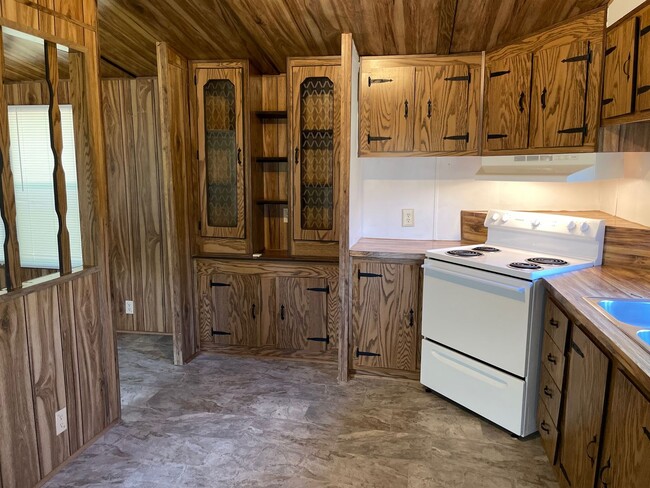 Building Photo - 2 Bed, 1 Bath Singlewide Mobile Home $995 ...