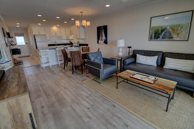 Foto del edificio - Fully Furnished: Queen's Grant Ocean Front Condo #A302