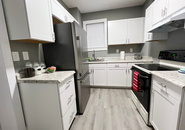 Foto del edificio - 817 Ferdinand Ave SW
