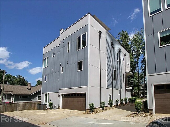 Building Photo - 208 Walnut Ave