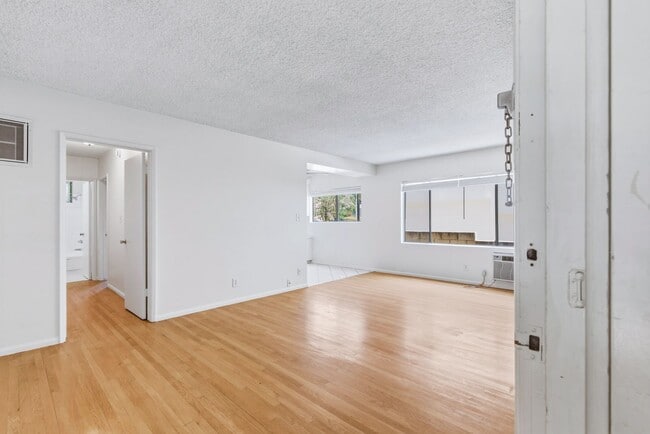 Building Photo - Montrose Residences