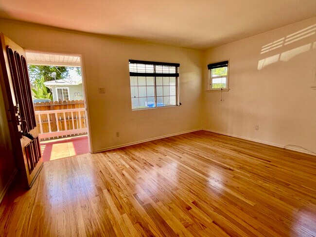 Foto del edificio - 3327 Atwater Ave