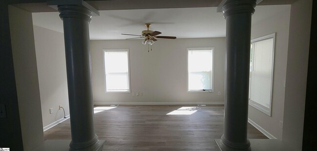 Building Photo - 107 Asteria St