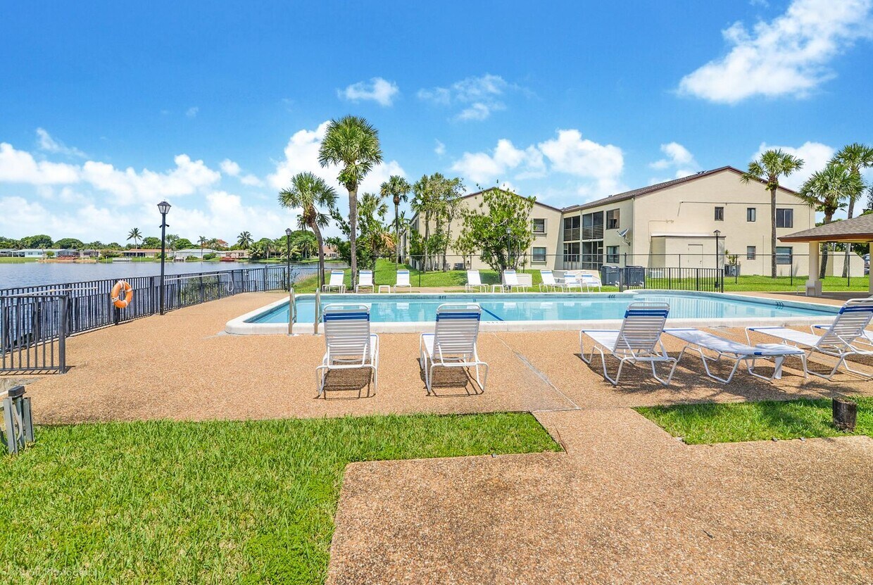 Foto principal - Spacious 1 bed 1 bath condo in Pembroke Pi...