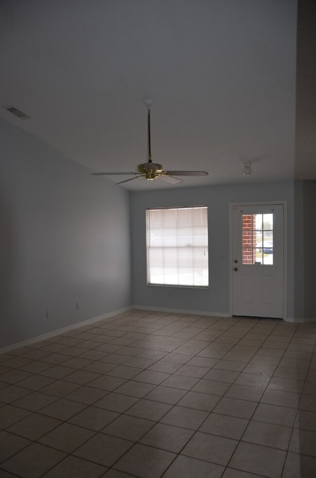 Building Photo - 1316 Holly Springs Cir