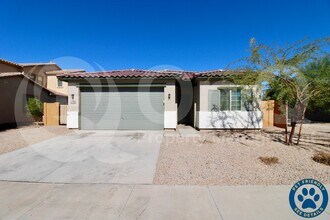 Building Photo - 744 E Diamond Dr