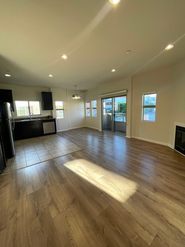 Foto del edificio - 5827 Carlton Way