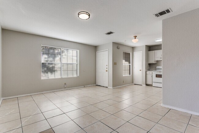Foto del edificio - 3-BEDROOM HOME IN HIGHLAND FARMS