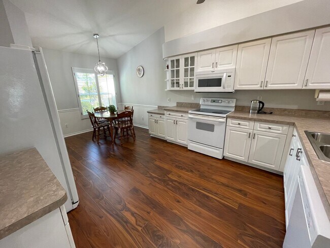 Foto del edificio - 5708 Greenwood Cir