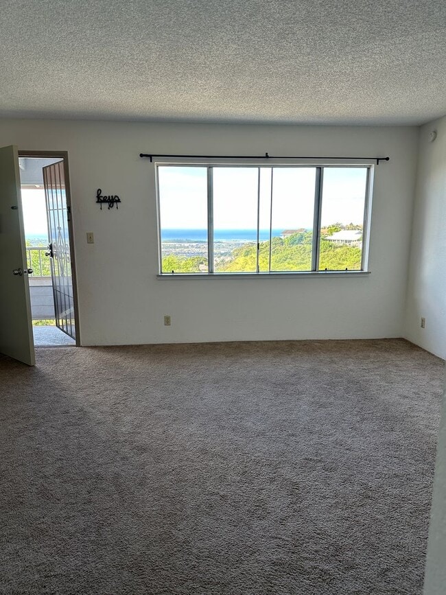 Building Photo - Completely renovated cool & breezy upper M...