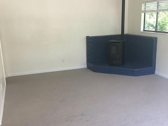 Building Photo - Kelseyville Beautiful Home