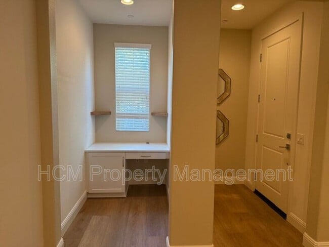 Building Photo - 804 El Paseo