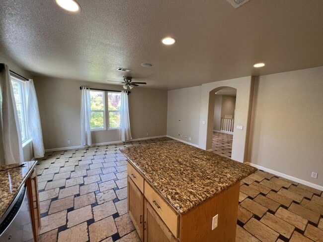 Building Photo - 324 Vista Roma Way