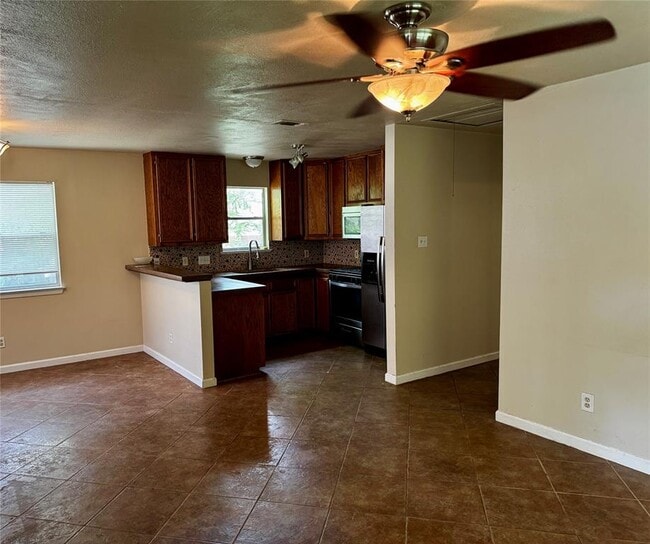 Building Photo - 8013 Lazy Ln