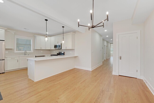 Foto del edificio - 3712 N Troy St