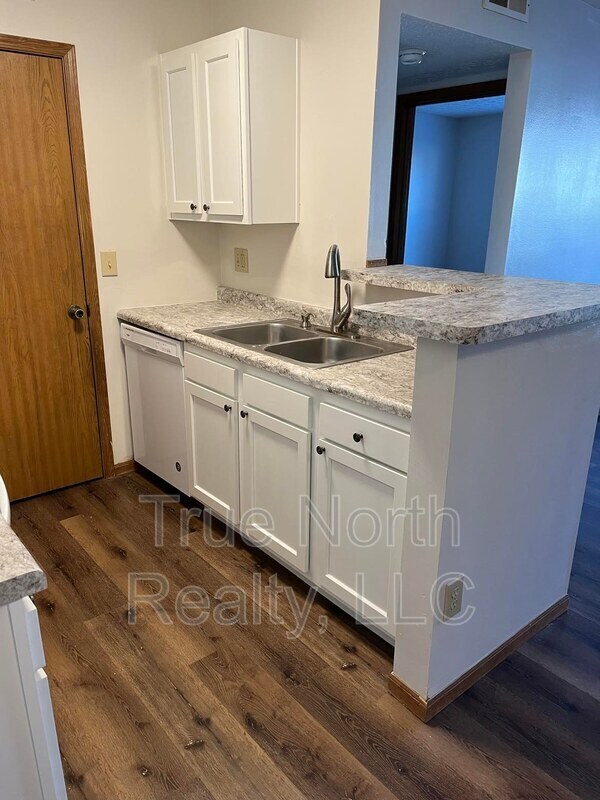 Building Photo - 4909 Emerald Lks Blvd