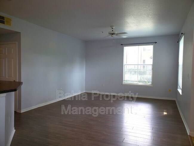 Foto del edificio - 6063 Westgate Dr