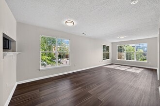 Building Photo - 4246 Villas Dr