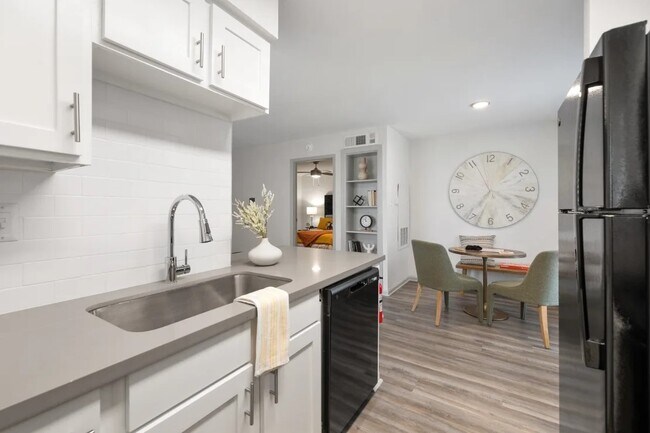 Foto del edificio - 2800 Ashford Trail Dr